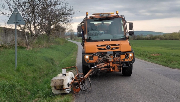 Jarní práce a opravy menších výtluků jsou na Slovácku v plném proudu