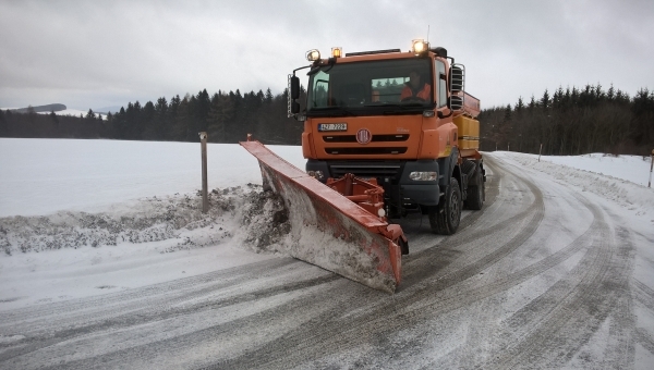Slováčtí silničáři o víkendu vyrazili na první zimní údržbu